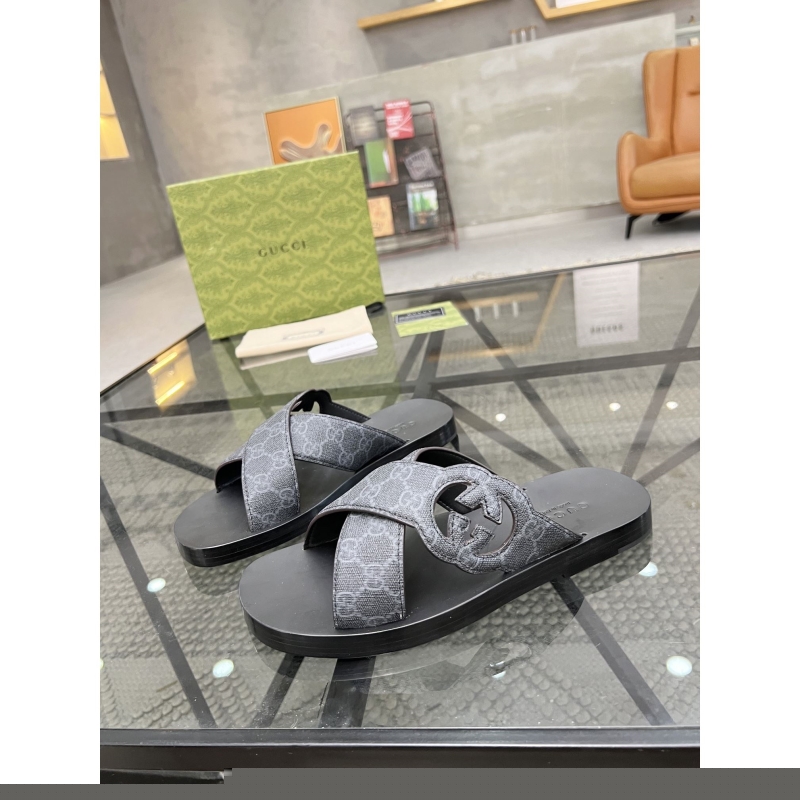 G*u*i slippers